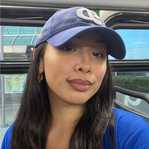 Meet your Posher, Dominique